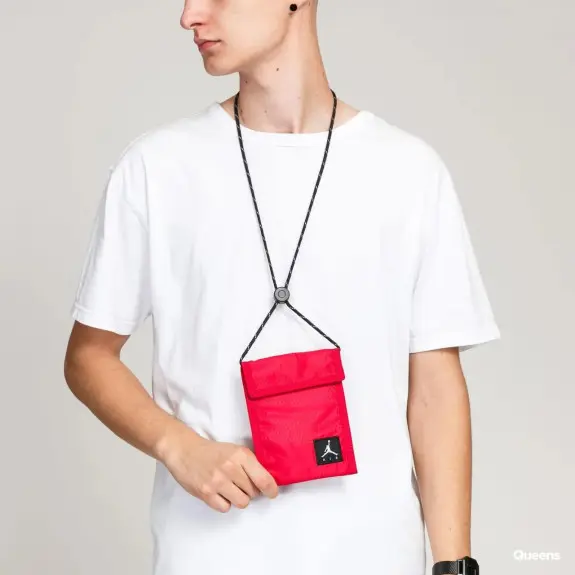 NIKE – Bolsa Bandolera Jordan Tri-Fold Rojo 9A0325-R78 Billetera Deportiva 18x12x5cm Unisex - Imagen 9