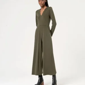 Mono básico en color kaki de Surkana