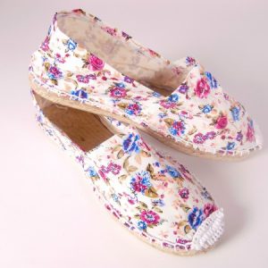 Alpargatas de esparto con estampado de flores