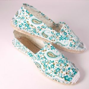 Alpargatas de esparto con estampado de flores